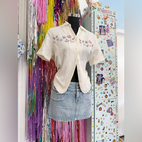 Vintage 90s Alfred Dunner cream button up blouse with floral embroidery. - Picture 3 of 8